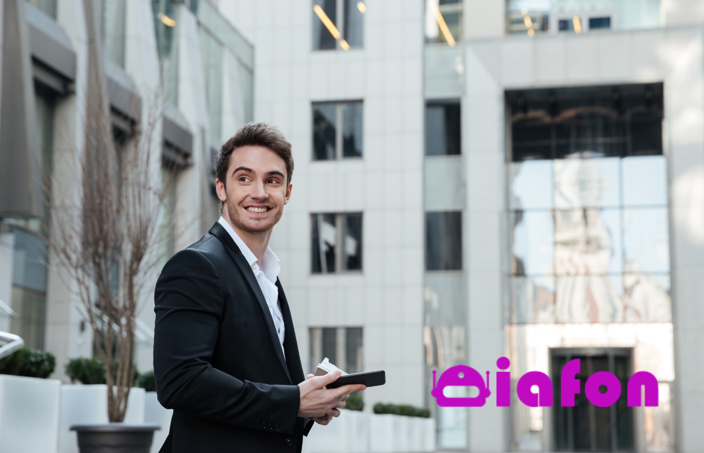 Hombre de negocios frente a oficina representando la gestión eficiente de llamadas con la IA de IAfon.