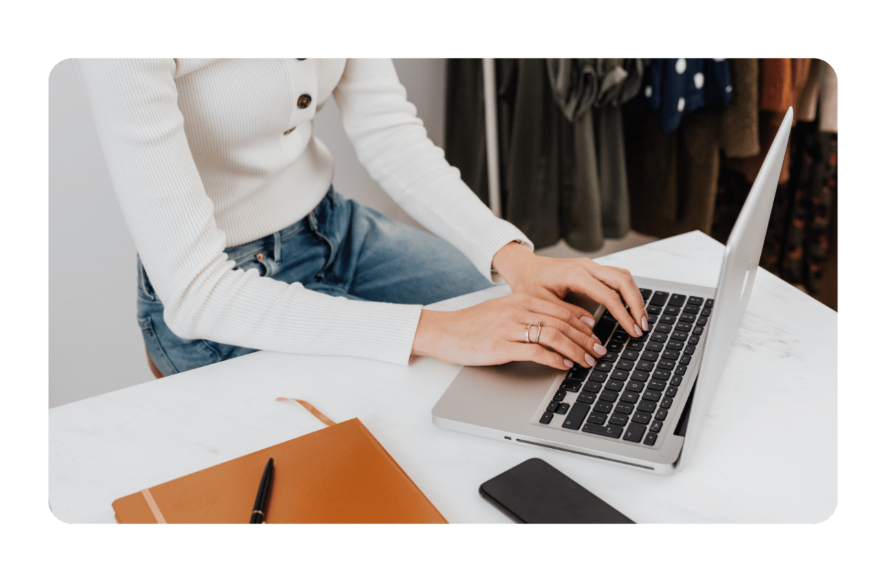 Gestión de clientes en CRM para comercio online con automatización y atención telefónica con IA